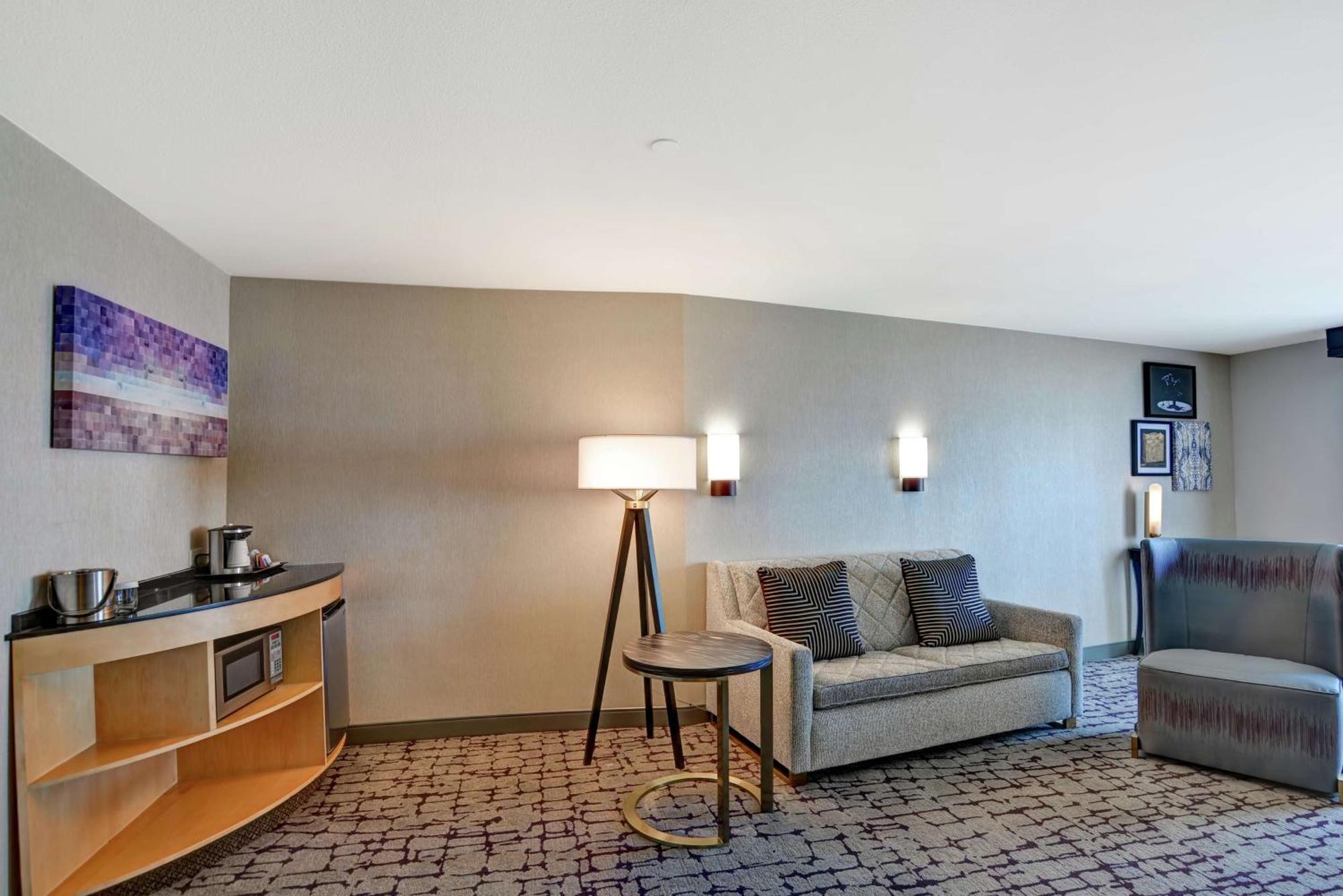 Doubletree By Hilton Baton Rouge Hotel Bagian luar foto
