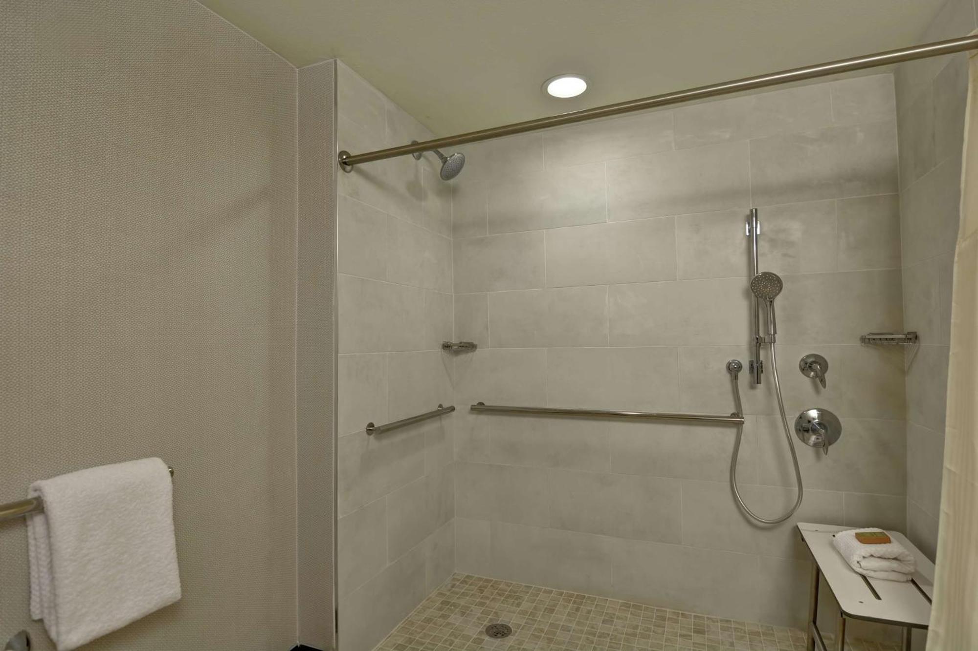 Doubletree By Hilton Baton Rouge Hotel Bagian luar foto
